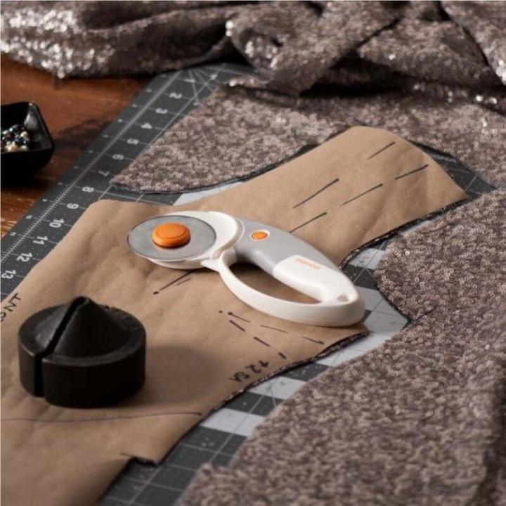 Produktbild Fiskars Rollmesser Titanium 60mm Rechts- und Linkshänder
