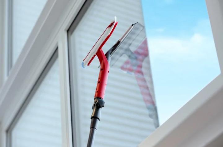 Produktbild Vileda Bürste, für Fenster, mit Teleskopstiel (1 Stk.)