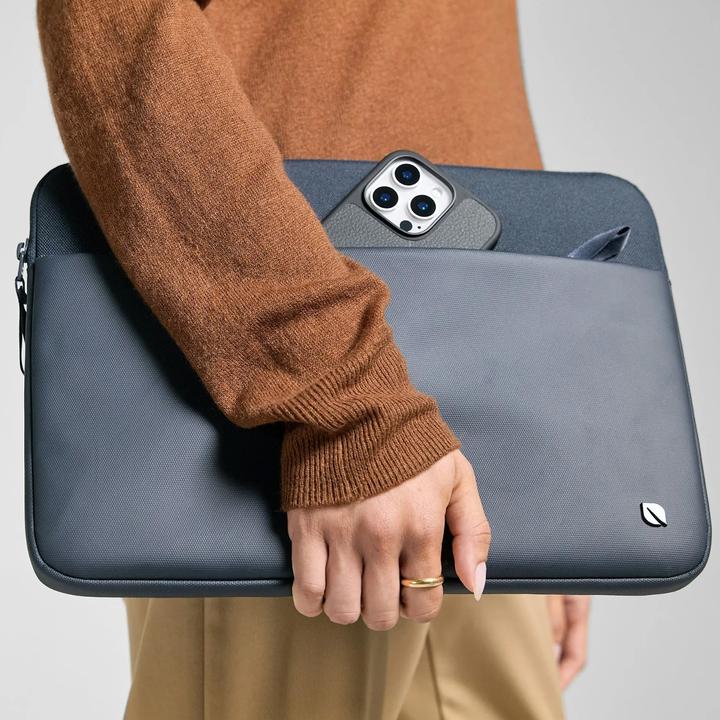 Actual product image Incase A.R.C