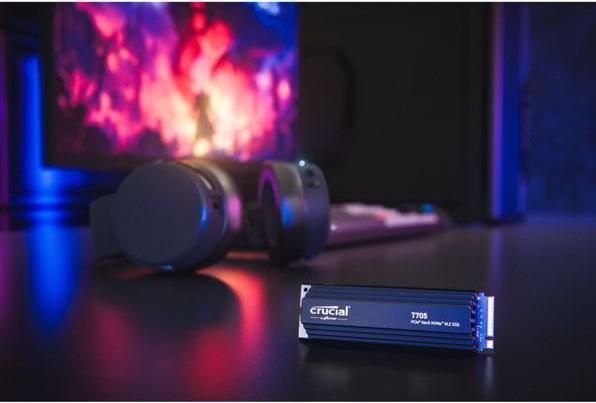 Produktbild Crucial T705 mit Kühlkörper (2000 GB, M.2 2280)