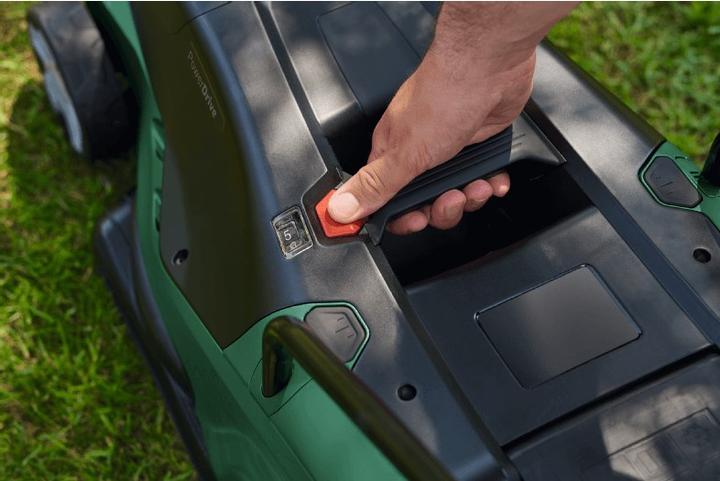 Produktbild Bosch Home & Garden Universal Rotak 550 (Netzbetrieb)