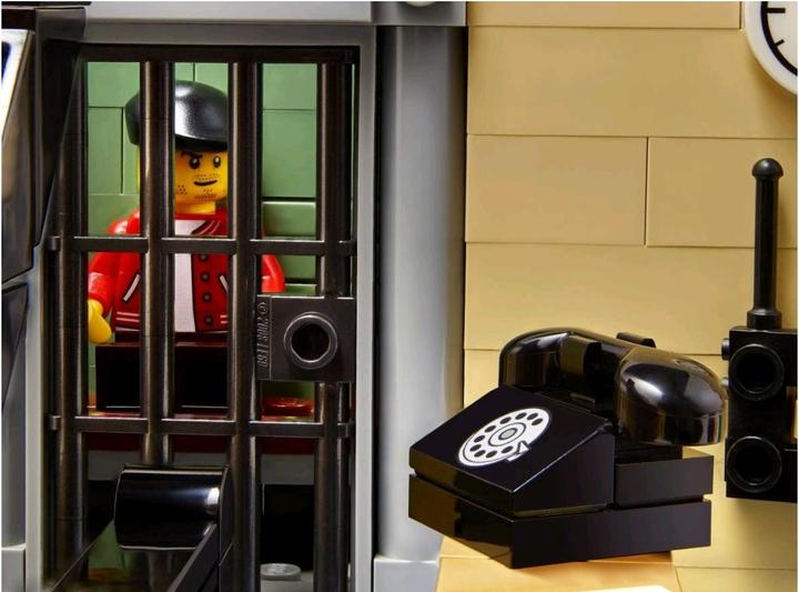 Actual product image LEGO Police Station (10278, LEGO Creator Expert, LEGO Rare Sets)