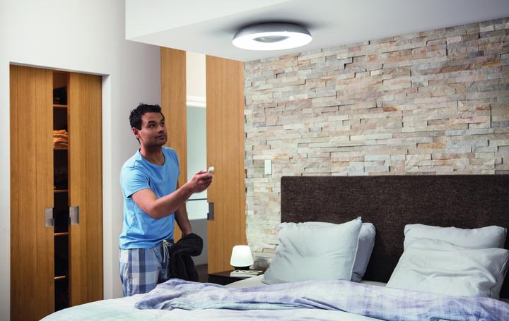 Immagine prodotto Philips Hue Still Basis BT (2400 lm)