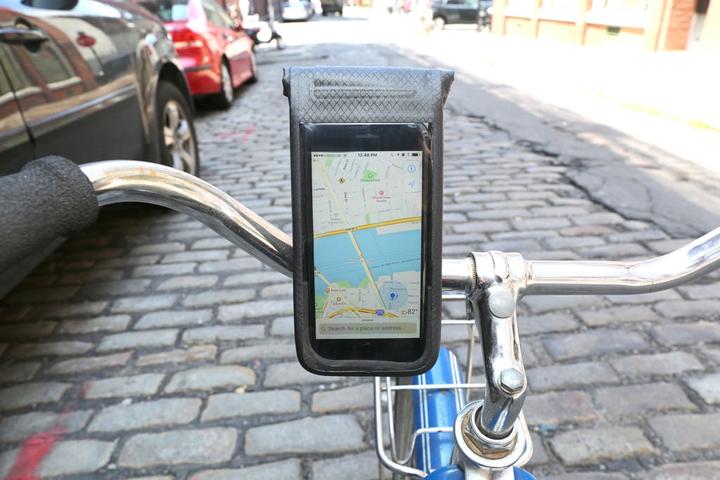 Produktbild Kikkerland All Weather Bike Phone Mount