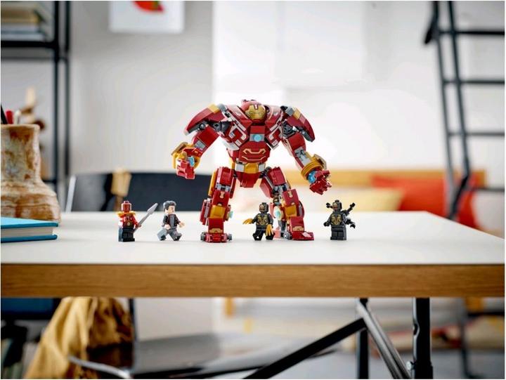 Actual product image LEGO Hulkbuster: The Battle of Wakanda (76247, LEGO Marvel)