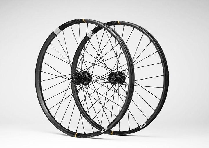 Produktbild Crankbrothers Synthesis Carbon DH11 BOOST P321 Tubeless Ready Laufradsatz, 27.5", 110x20/157x12mm, S (Laufradsatz, 27.5")