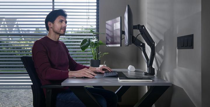 Actual product image One for All for 2 monitors up to 35 DM4210 (35")