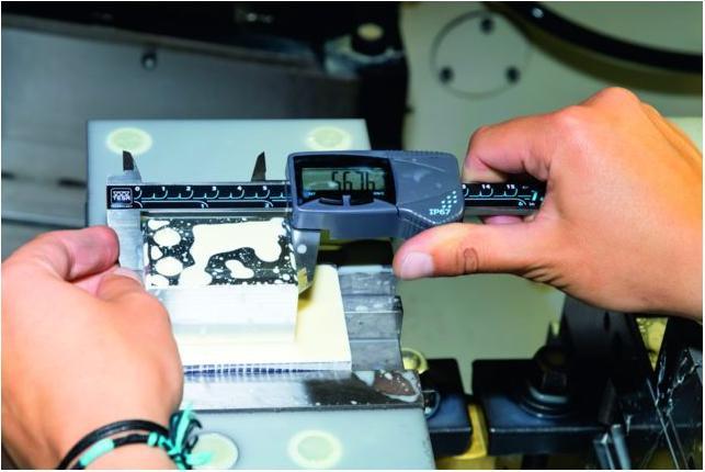 Actual product image Tesa CAL Digital Caliper IP 67 Measuring range 0-200 mm Drive wheel angular (5 cm)