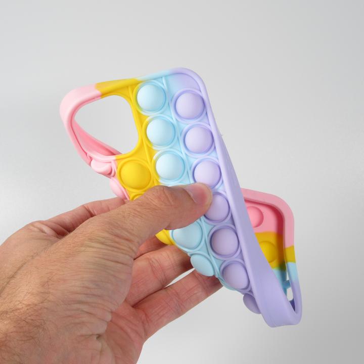 Produktbild PhoneLook Hülle Silikon Luftblasen Anti-Stress Regenbogen (Apple iPhone 13)