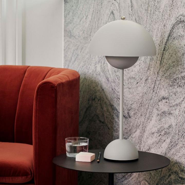 Immagine prodotto &Tradition Vaso di fiori VP3 lampada da tavolo grigio chiaro opaco (E27)