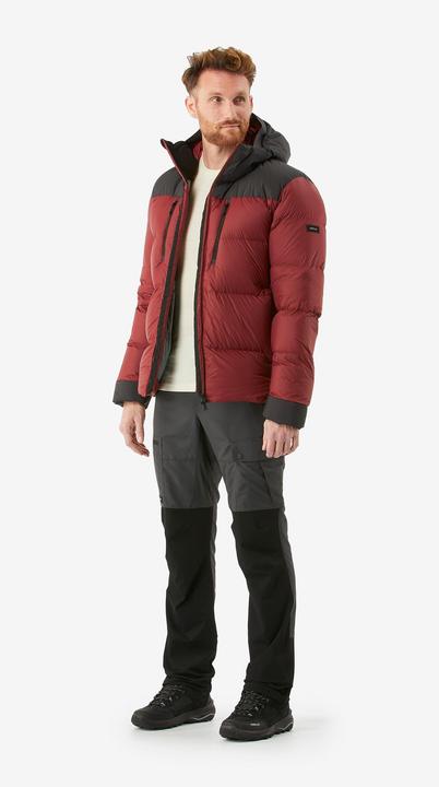 Produktbild Forclaz Daunenjacke Herren Kapuze bis -20 °C Trekking - MT900 rot (S)