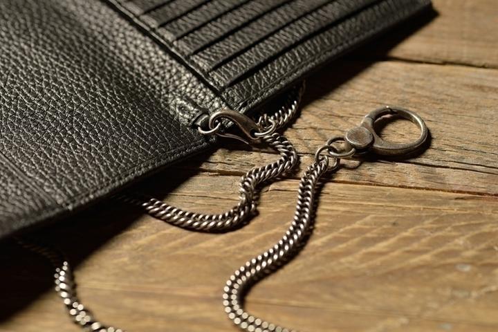 Actual product image Barber Shop Passport Etui, genarbtes braunes Leder
