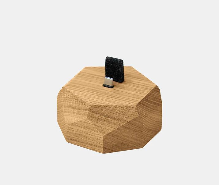 Actual product image Oakywood Geometric Dock - Docking station for smartphones - USB-C