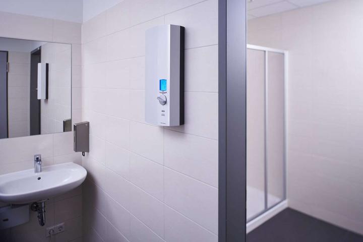 Actual product image AEG Haustechnik DDLE ÖKO TD 18/21/24 kW Fully electronic instantaneous water heater, LCD, ECO function, rain shower