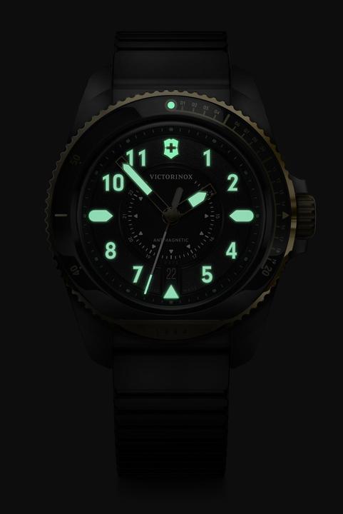 Produktbild Victorinox Journey 1884 Quartz Three hands Steel & Mineral, Taucheruhr, 43 mm, Ziffernblatt Schwarz, Kautschuk (Taucheruhr, 43 mm)