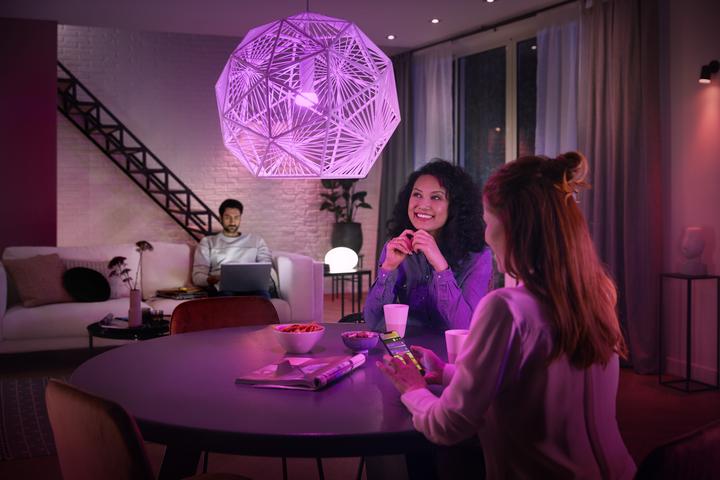 Produktbild Philips Hue White & Color Ambiance BT (E27, 13.50 W, 1600 lm, 1 x, F)