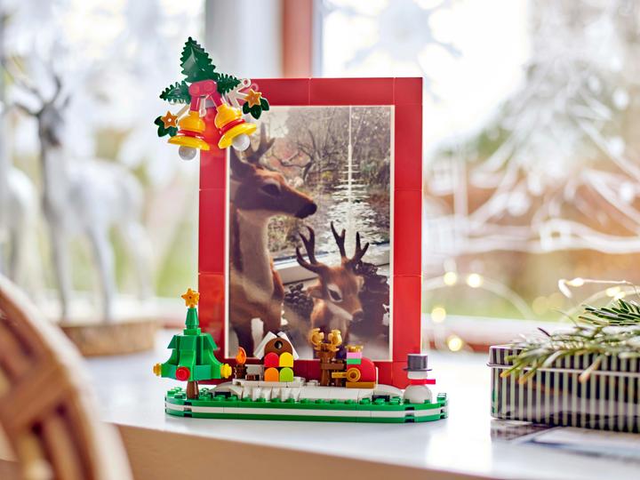 Image du produit LEGO Cadre photo de Noël Édition limitée (40702, LEGO DC)