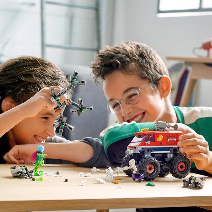 Actual product image LEGO Spider-Man's Monster Truck vs. Mysterio (76174, LEGO Marvel)