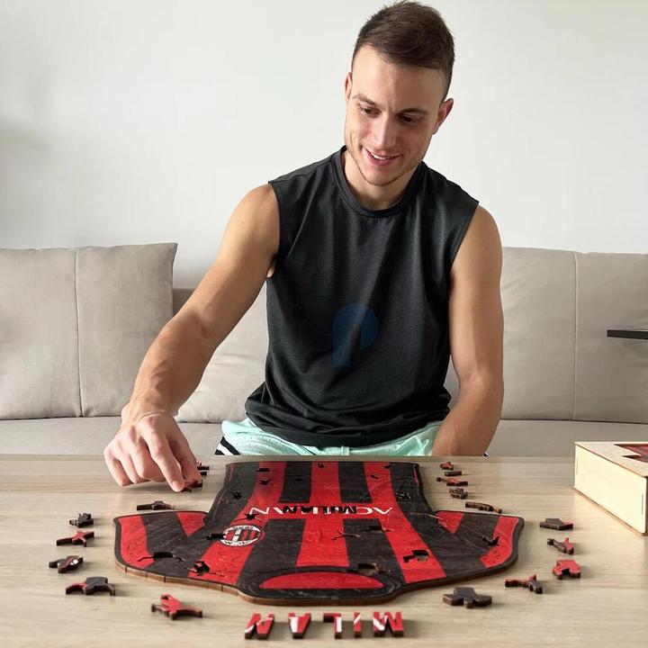 Produktbild Iconic AC Milan - Trikot - Holz Puzzle Grösse S (150 Teile) (150 Teile)