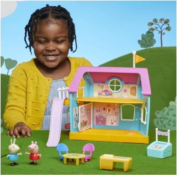 Produktbild Hasbro Peppas Kinder-Clubhaus, Vorschulspielzeug mit Soundeffekten, enthält 2 Figuren und 7 Acces