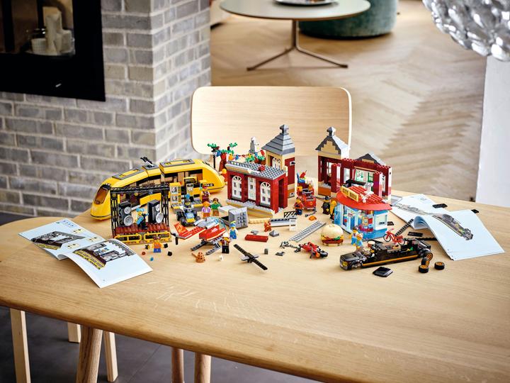 Image du produit LEGO Place de la ville (60271, LEGO City)