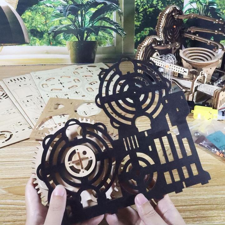 Image du produit The Toy Company 3D Holz Kugelbahn, Murmelbahn Puzzle aus Holz, batteriebetrieben