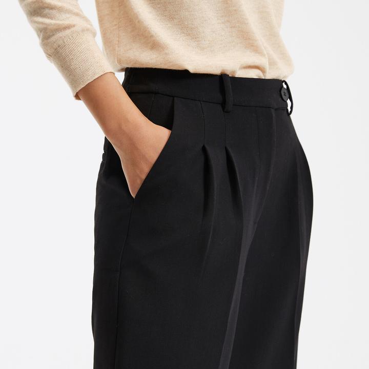 Actual product image La Redoute Collections Slim trousers with pleats (34)