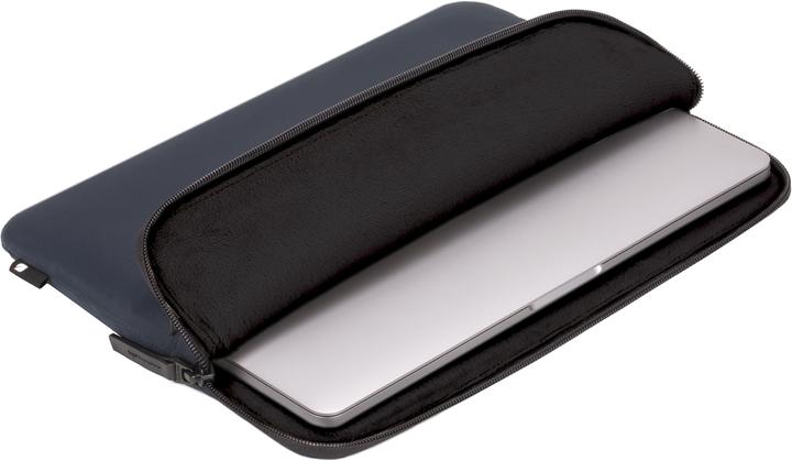 Actual product image Incase Compact (13.30", Apple)