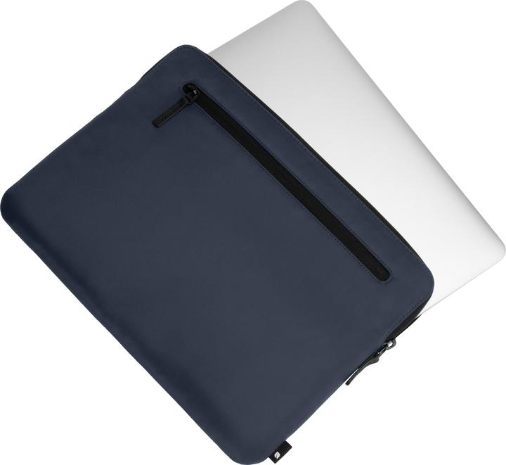 Actual product image Incase Compact (13.30", Apple)
