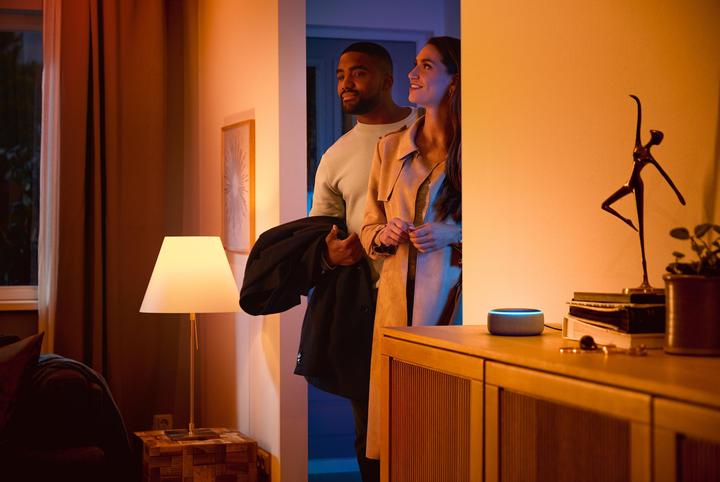 Produktbild Philips Hue White & Color Ambiance BT (E27, 6.50 W, 806 lm, 1 x, F)