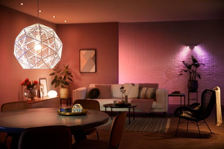 Actual product image Philips Hue White & Color Ambiance BT starter kit (E27, 9 W, 806 lm, 2 x, F)