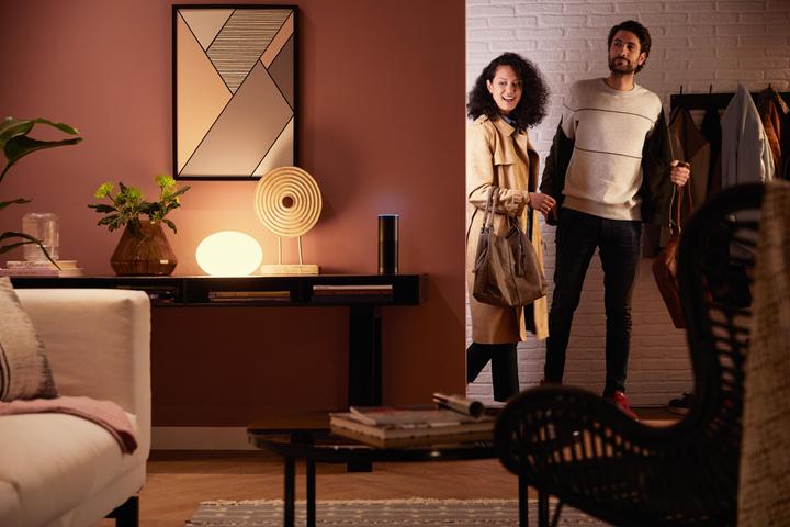 Produktbild Philips Hue White & Color Ambiance BT (E27, 9.50 W, 806 lm, 2 x, F)