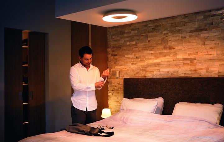 Immagine prodotto Philips Hue Still Basis BT (2400 lm)