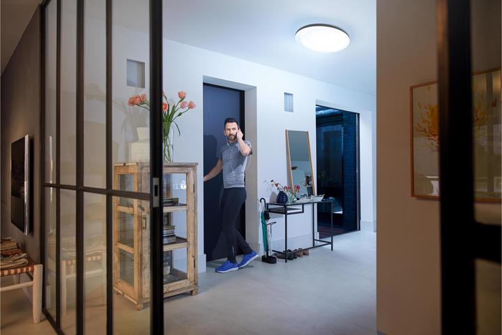 Produktbild Philips Hue Struana Basis BT (2400 lm)