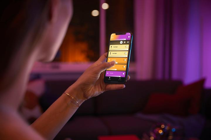 Produktbild Philips Hue White & Color Ambiance BT (GU10, 5.70 W, 230 lm, 3 x, G)