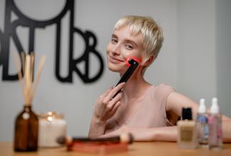 Produktbild Humanas Sonic Facelifting-Massagegerät mit EMS-Funktion Aurora – schwarz