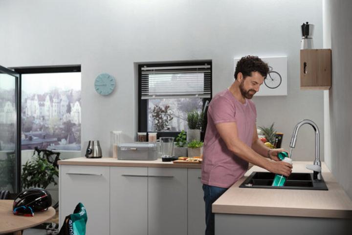 Actual product image hansgrohe Focus M42 single-lever kitchen mixer 220, pull-out shower, 2 spray types