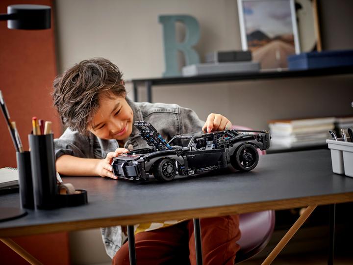 Actual product image LEGO Batman's Batmobile (42127, LEGO Technic)