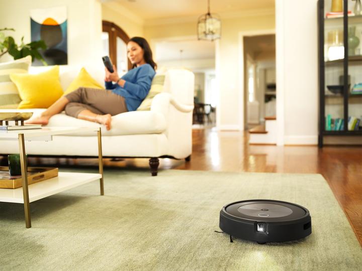 Actual product image iRobot Roomba j7+ (Robot vacuum)