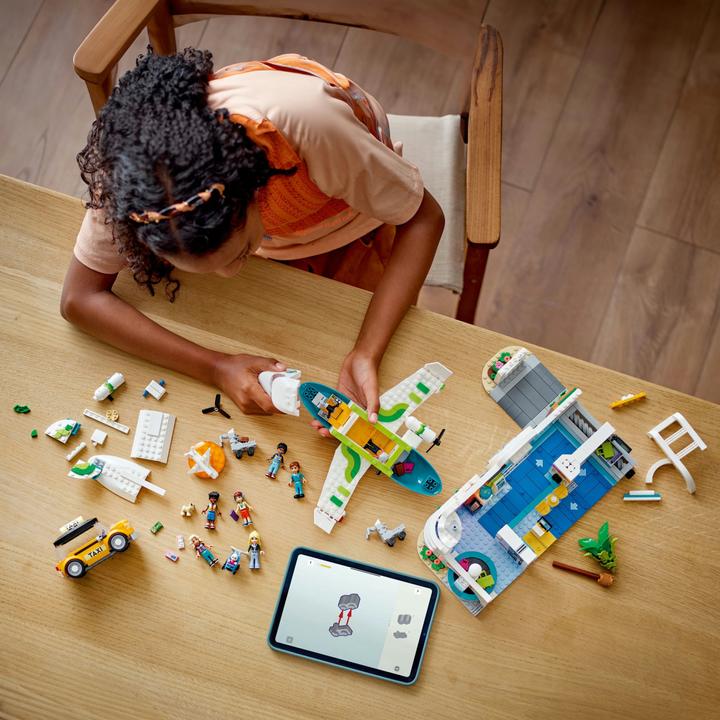 Produktbild LEGO Heartlake City Flughafen mit Flugzeug (42656, LEGO Friends)