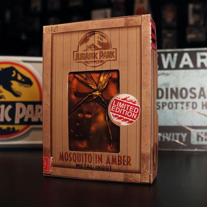 Actual product image Fanattik Jurassic Park: Mosquito in Amber - Limited Edition