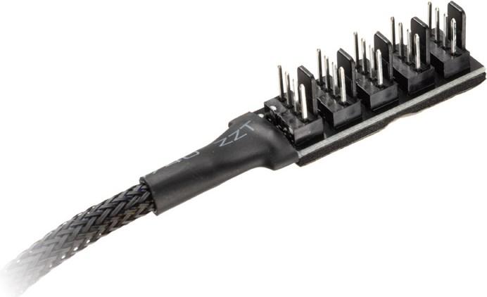 Actual product image Akasa Flexa FP5H PWM Splitter Hub