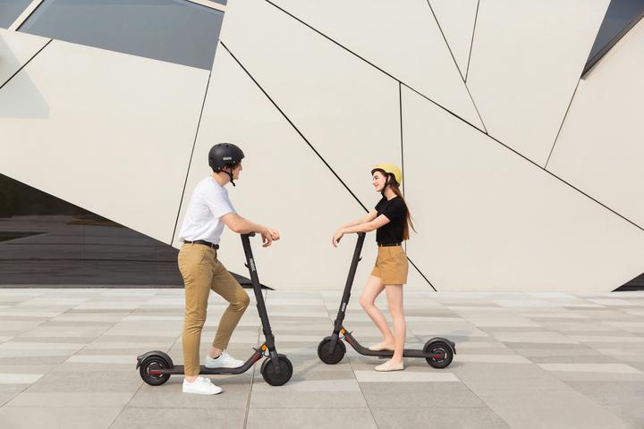 Produktbild Segway-Ninebot KickScooter E25E (25 km/h, 25 km, 300 W)