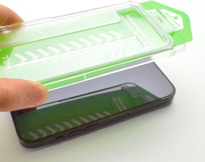 Actual product image Wozinsky 9H tempered glass with mounting frame for iPhone 15 Pro Premium Glass - black (1 Piece, Apple iPhone 15 Pro)