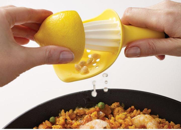 Actual product image Joseph Joseph Citrus juicer yellow, 16.5x8.5x7 cm