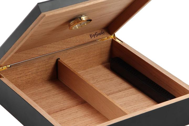 Immagine prodotto Big Smoke Humidor in cedro (30)
