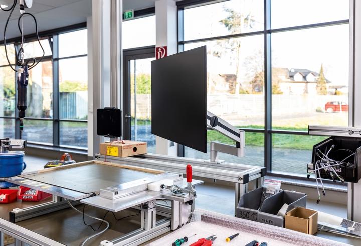 Actual product image Durable Monitor mount (Table, 27")