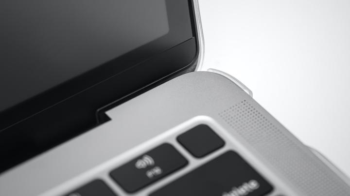 Actual product image Moshi iGlaze Hardshell Case for 13-inch MacBook Air (Thunderbolt 3/USB-C) - Stealth Clear (13", Apple)