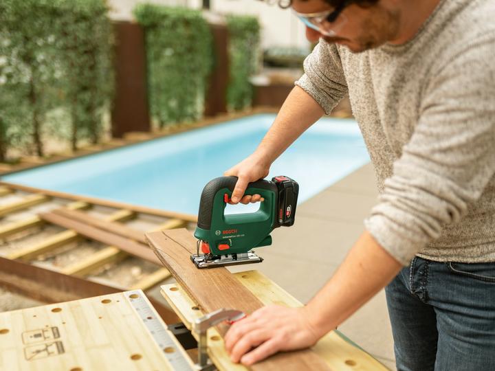 Produktbild Bosch Home & Garden UniversalSaw 18V-100