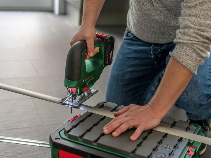 Produktbild Bosch Home & Garden UniversalSaw 18V-100